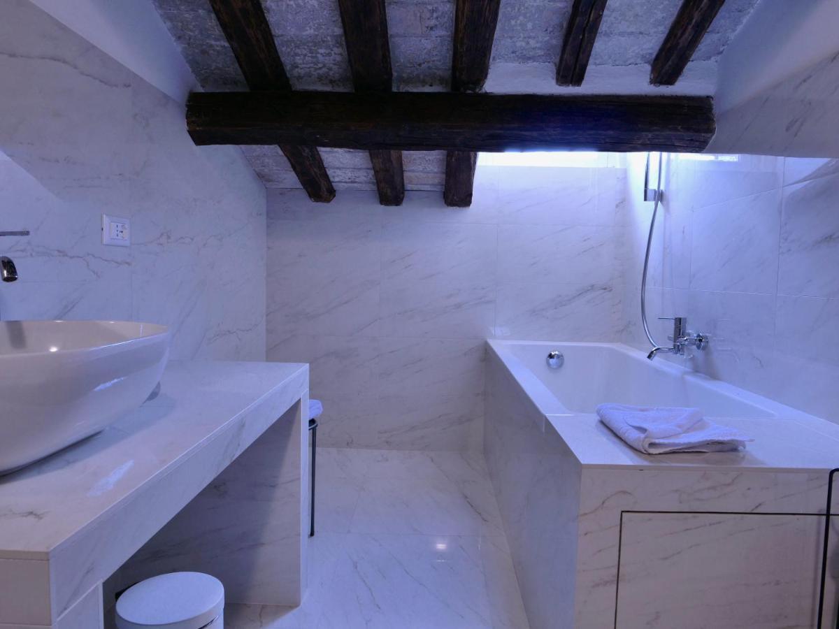 Helmirage Trevi Suite Рим Экстерьер фото